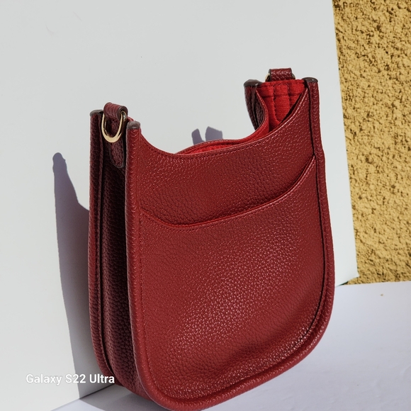 Women's Faux Pebble Leather Wine Small Two Pocket Shoulder Bag with Guiter Strap - Picture 7 of 8